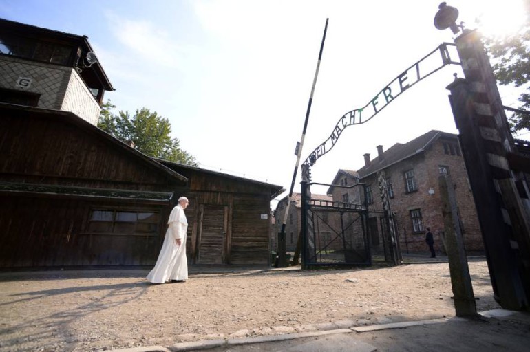 Francisco condenó al genocidio en Auschwitz