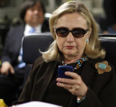 Hillary, tenés un email