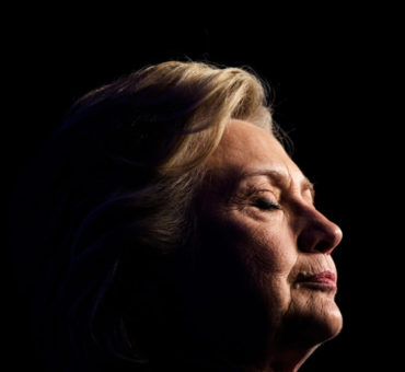 La oscura sombra de Hillary Clinton