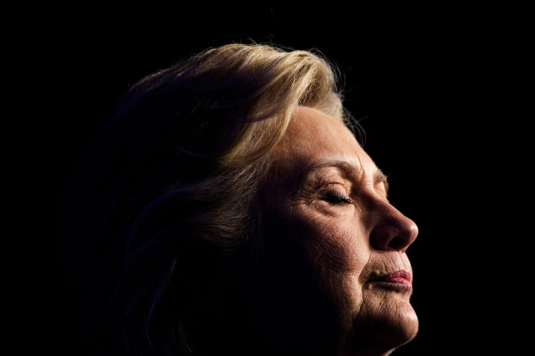 La oscura sombra de Hillary Clinton