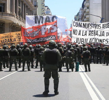 Inocencia política y represión callejera